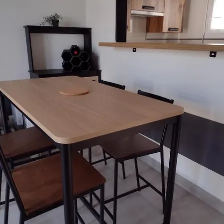 Dom wakacyjny Eco-logis Le 50, Maison Avec Jardins Et Terrasse Privatifs Mondeville (Calvados)