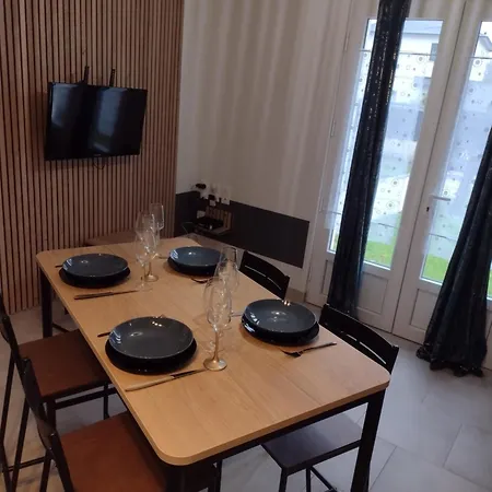 Dom wakacyjny Eco-logis Le 50, Maison Avec Jardins Et Terrasse Privatifs *